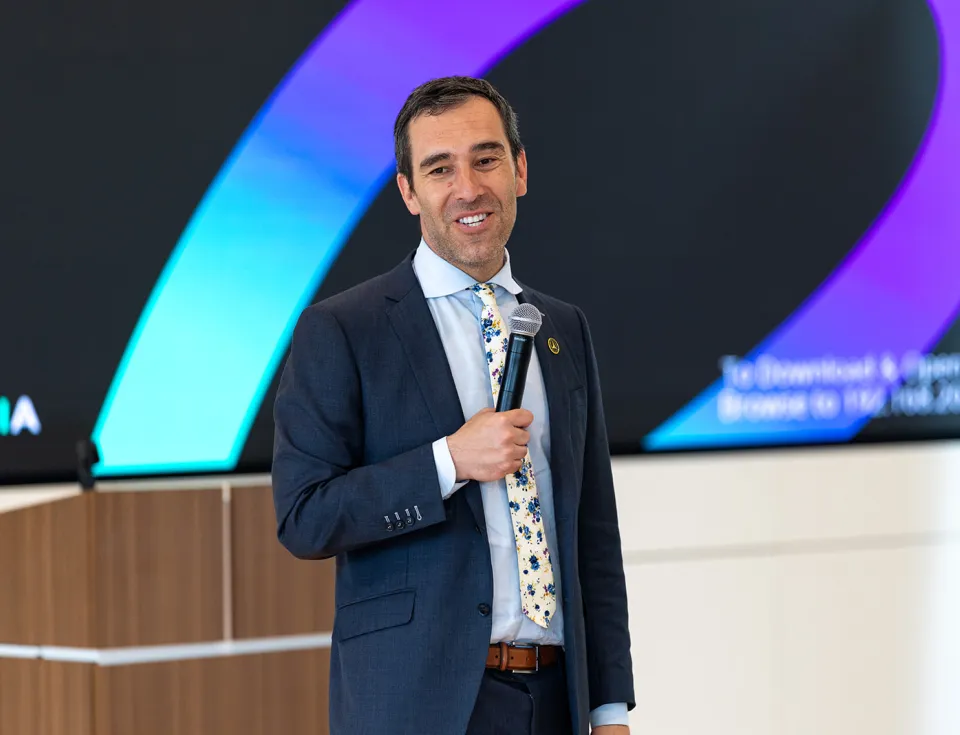 Zeke Cohen at Youth Assembly event