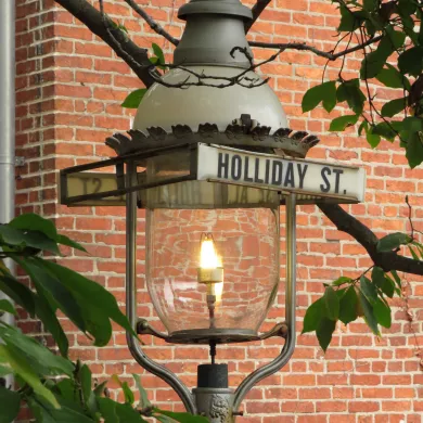 Peale lightpost