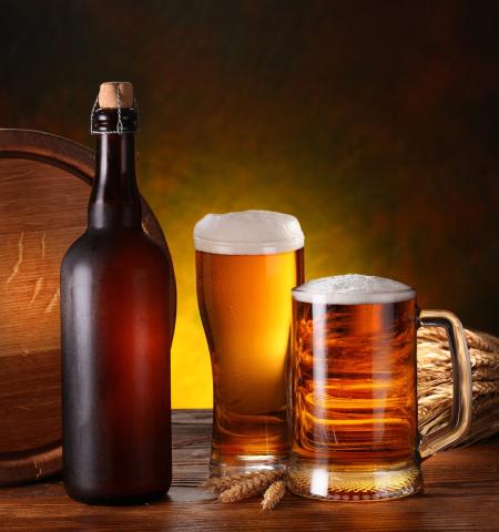 growler container with a glass and mug of beer