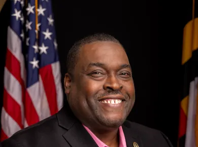 headshot of council member Antonio Glover