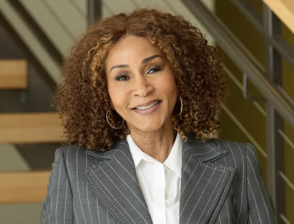 Cabinet-Janet-Abrahams