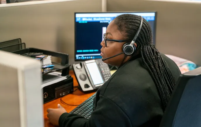 A 311 customer service representative handling inquires 