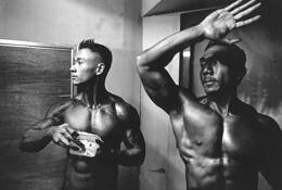 Body Builders Backstage by Ric Savid