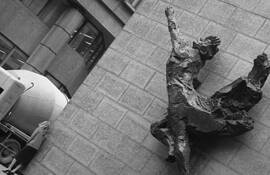 Dietro L'angolo London by Alessandro Volpi