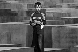 Memorial by Julio Hardy