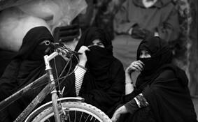 Three Women in Rissani by Nina Weinberg Doran