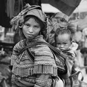 Flower Hmong Mother & Child by Borja de Madriaga