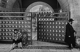 The Safra Gate by Robert Davis