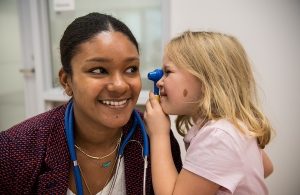 Child Life grad student works with child