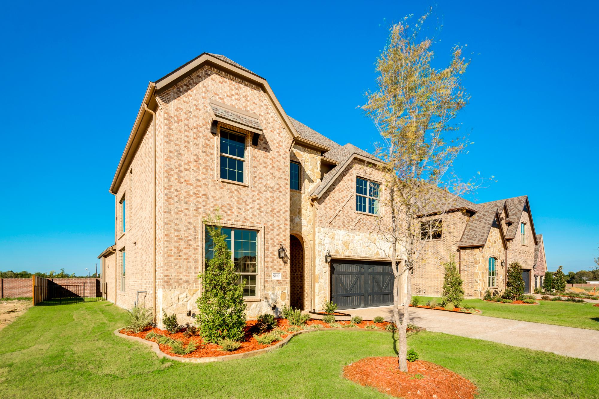 5017 Niagara Street   01