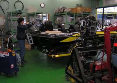 A mechanic rigging a full-size Ranger 519VX. Photo Terry Battisti 2006.