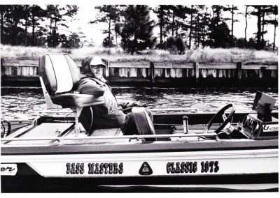 Bassmaster Magazine staff writer Dave Ellison sits in his pro’s boat waiting for….. Photo by Bob McNally