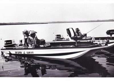 1975 Bassmaster Classic at Currituck Sound, NC. John Powell (l) and Don Mann (r) with their writers. Photo Bob McNally.