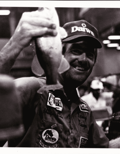 1983 Bass Masters Classic, Lake Toho. Larry Nixon pulls a fish out of his livewell. Photo Stan Fagerstrom.