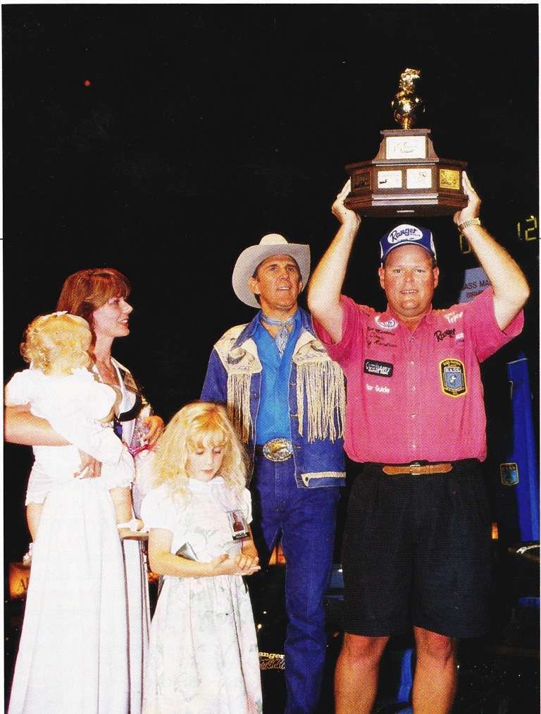 (2) Robert Hamilton Jr. 1992 Robert Hamilton Jr. won Classic XXII on Logan Martin with the 3rd-largest weight in Classic history at the time – 59-06. Photo Bassmaster Magazine.