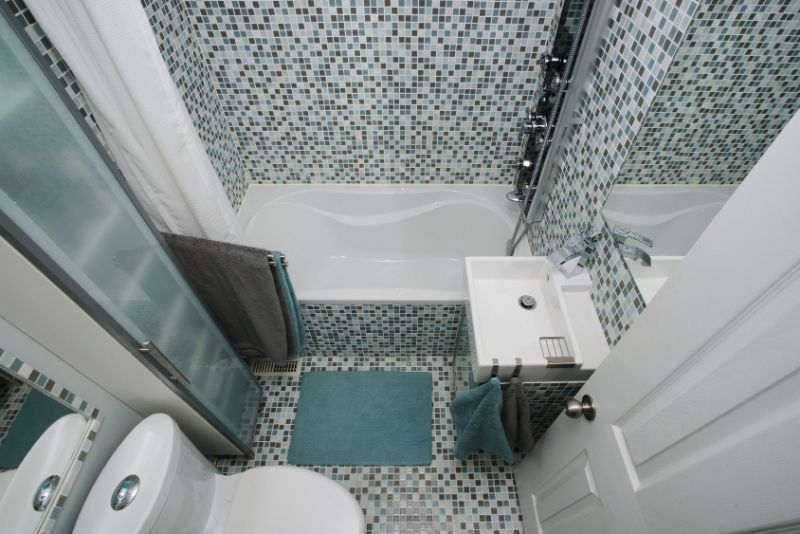 small apartment bathroom makeover