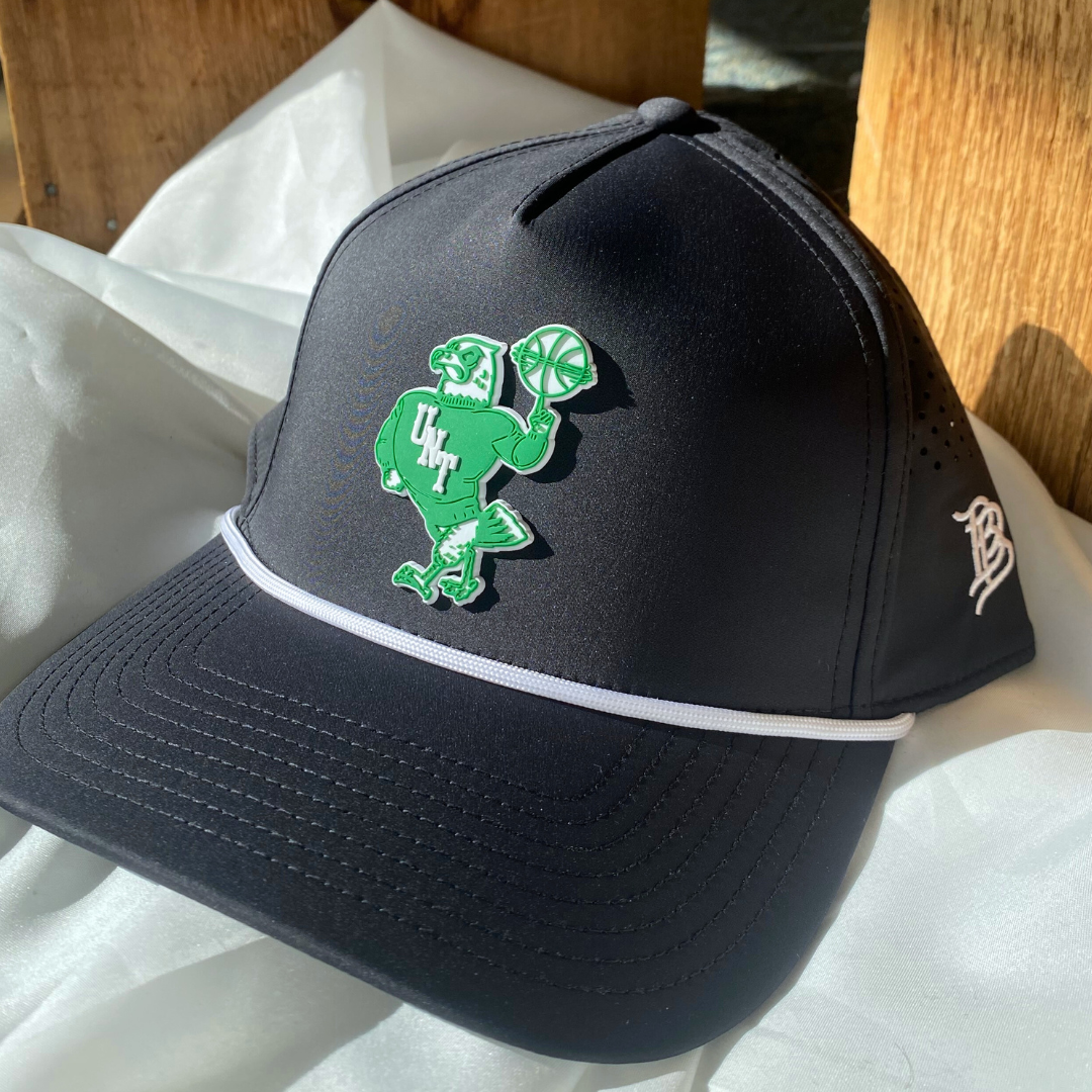 BASKETBALL STRUTTING EAGLE HAT