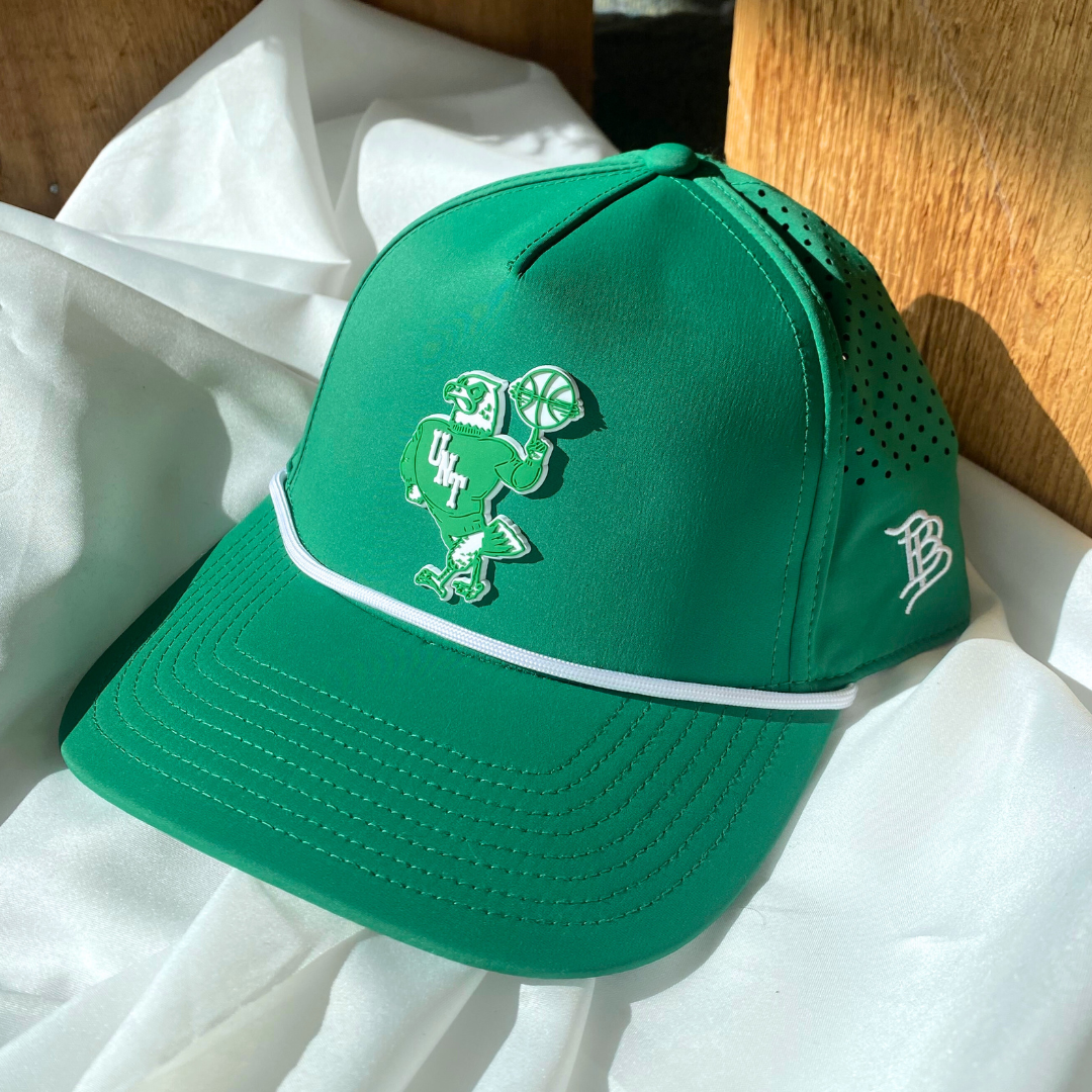 BASKETBALL STRUTTING EAGLE HAT