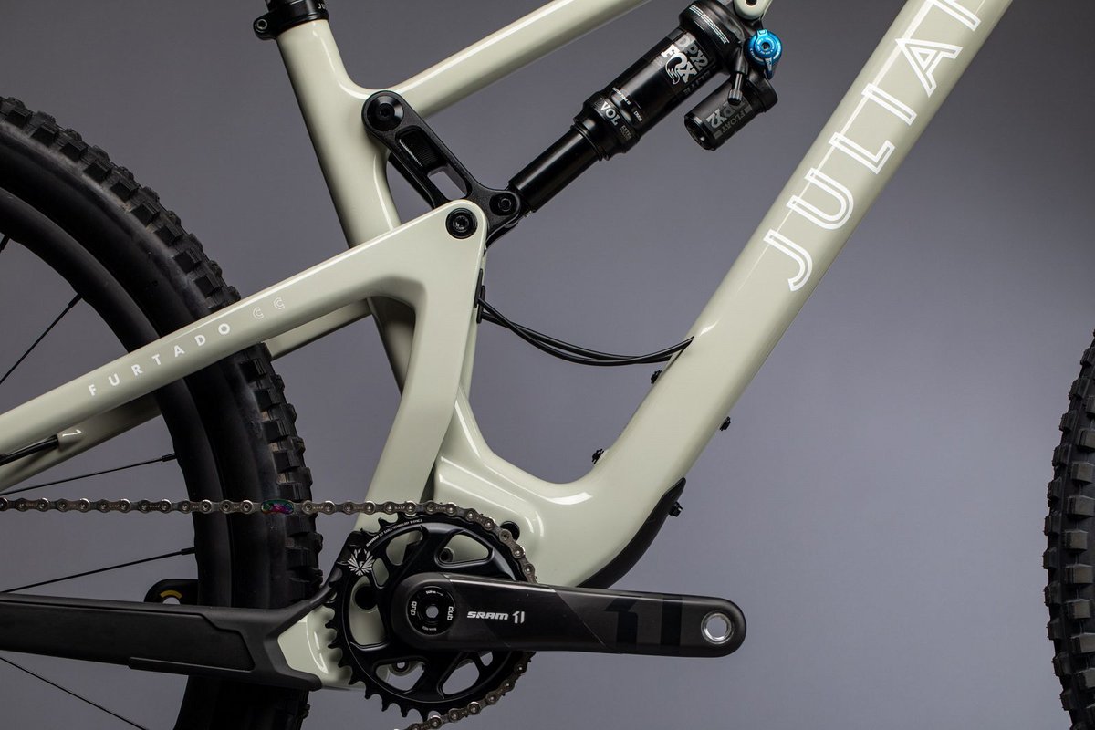 2020 Juliana Furtado Carbon C S