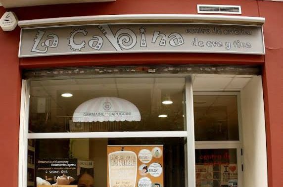 La Cabina De Eva Y Tina
