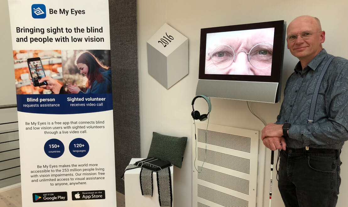 Be My Eyes founder, Hans Jørgen, at the opening of the exhibit at Struer Museum.