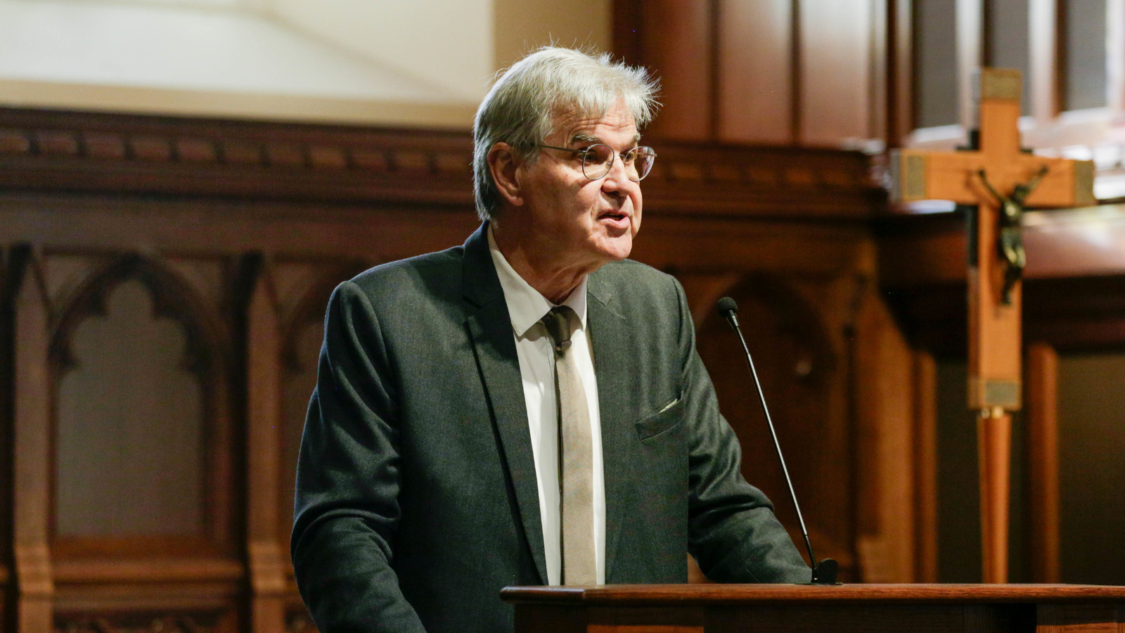 Professor Cilliers Breytenbach lectures about "Morality Beyond Kinship."