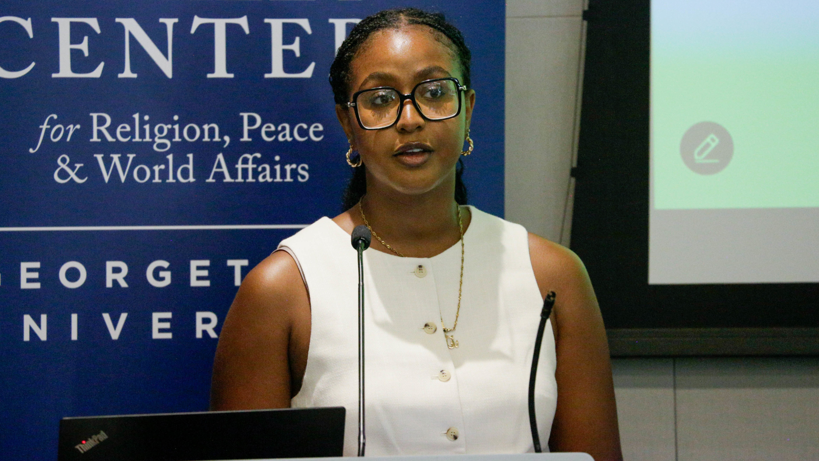 Aaliyah Hicks (SOH' 27) conducted an ethnographic observation of healthcare in Cape Town, South Africa, over the summer.