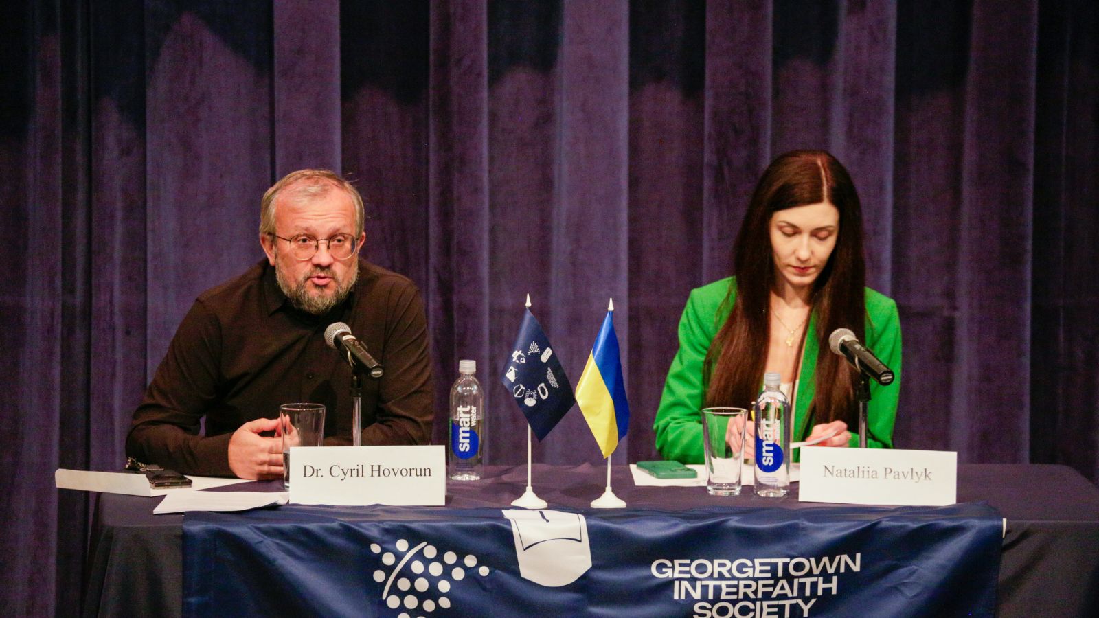 Nataly Pavlik and Cyril Hovorun in discussion.
