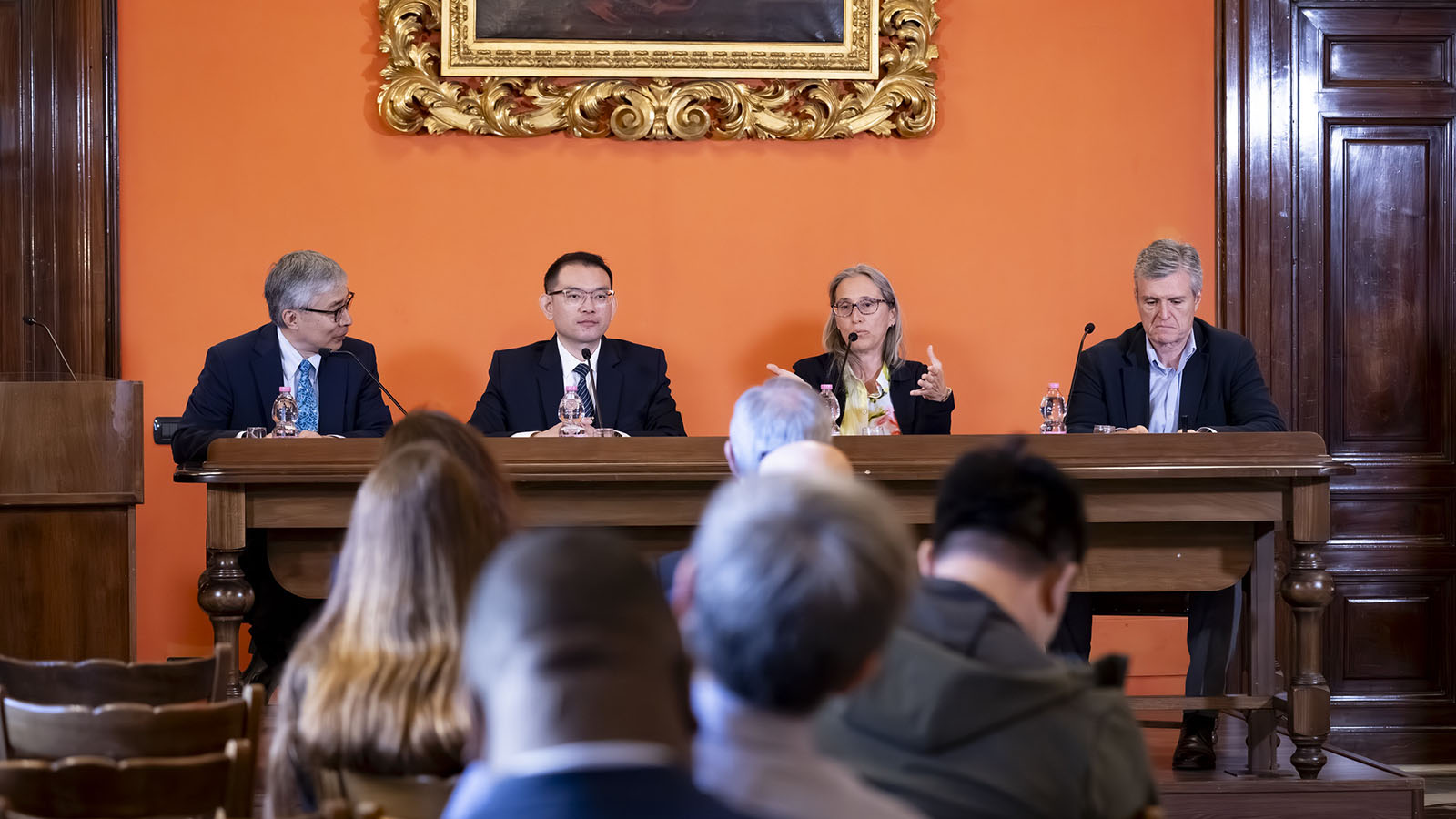 Panelists discuss whether human intelligence, in its complexity, is qualitatively different from machine intelligence