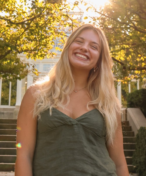 Elisa Andrews headshot