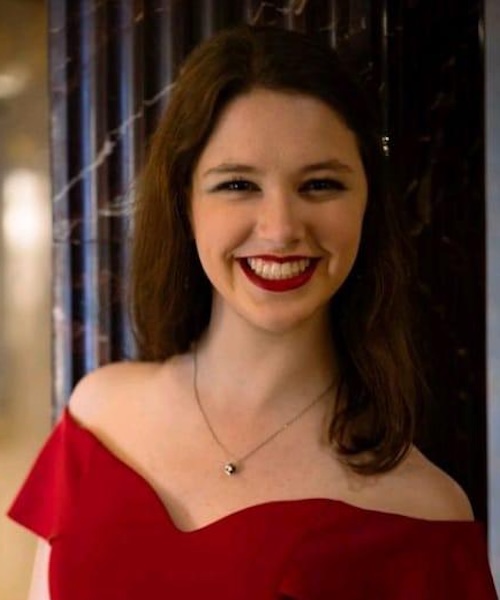 Leah Raymond headshot