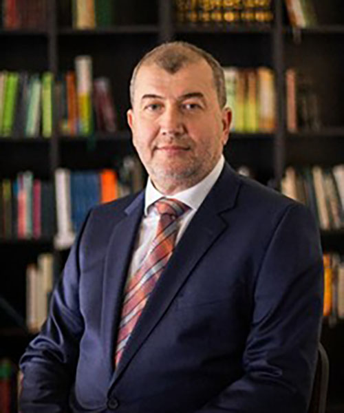 Mustafa Hasani headshot