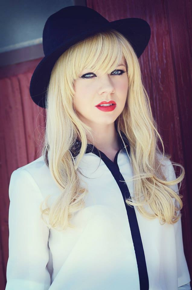 SARAH AS TAYLOR SWIFT