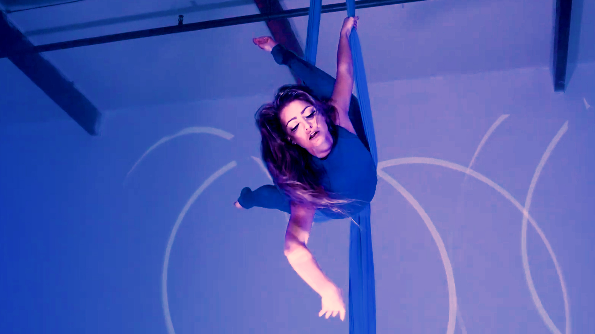 Autumn Melody Thomas – Aerial Vocalist