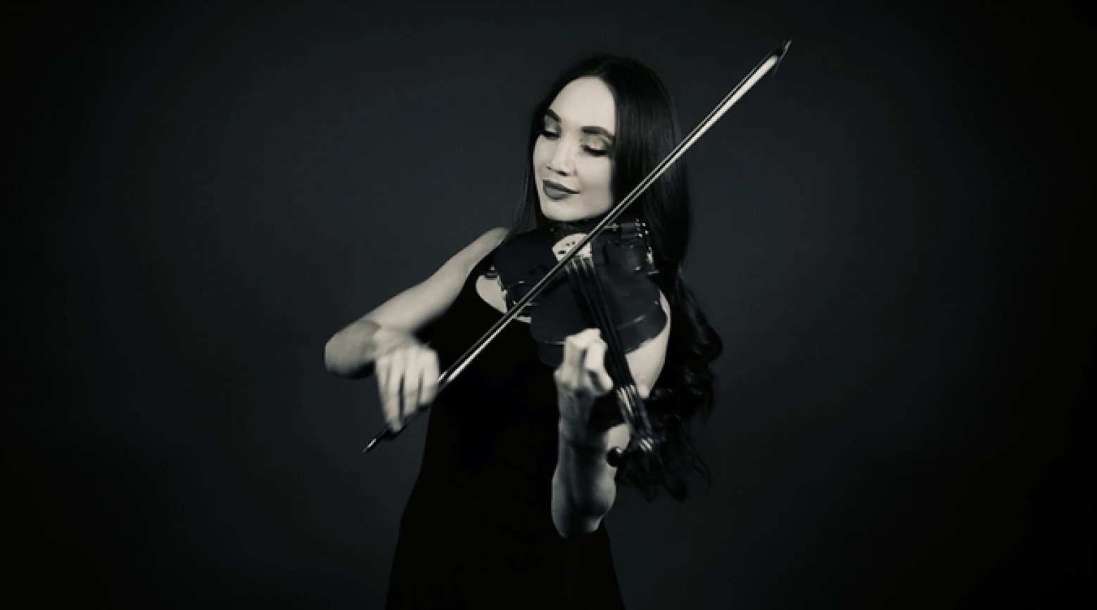 Ellie Rose – Violinist