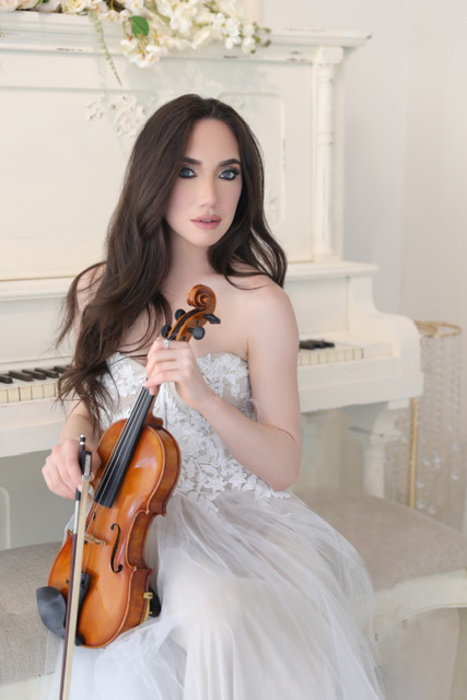 Ellie Rose – Violinist