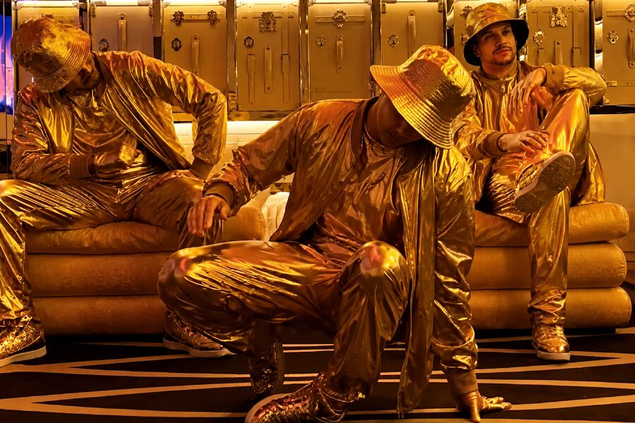 94ac932c-a83a-4ae5-b87b-799e76efd208-GoldBreakDancers-3×2-1