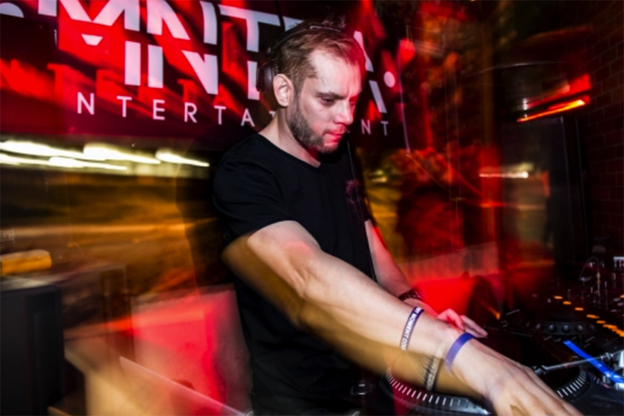 ID-5247932000074950013-damien-email-pitch