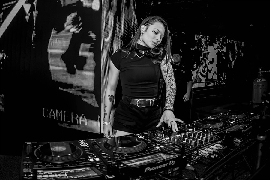 ID-5247932000091674030-DJ-SOL03-900×600-1