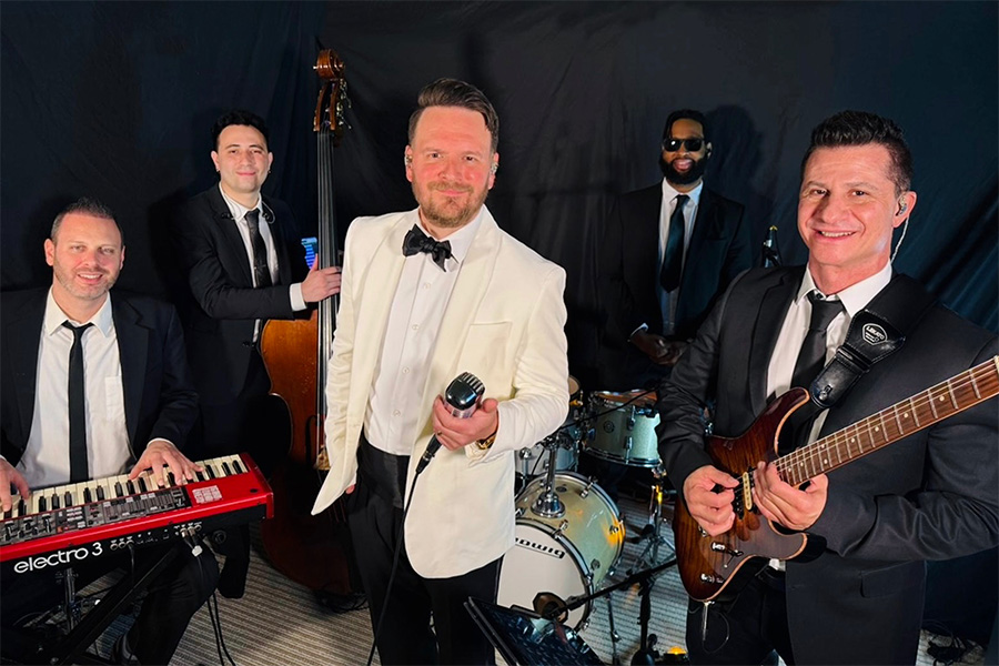 ID-5247932000147413001-BrandonAndTheStandards-900×600-1