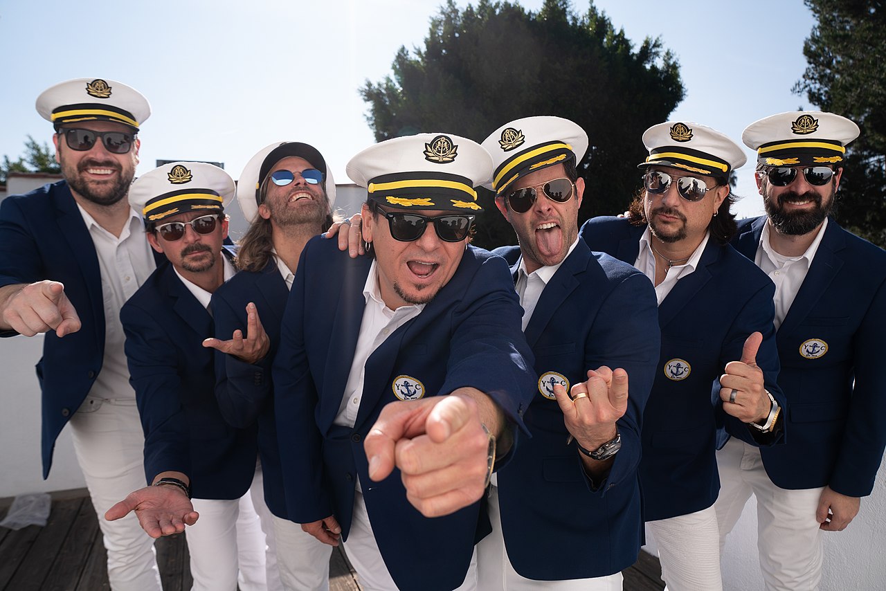 ID-5247932000047347500-yachtley-crew