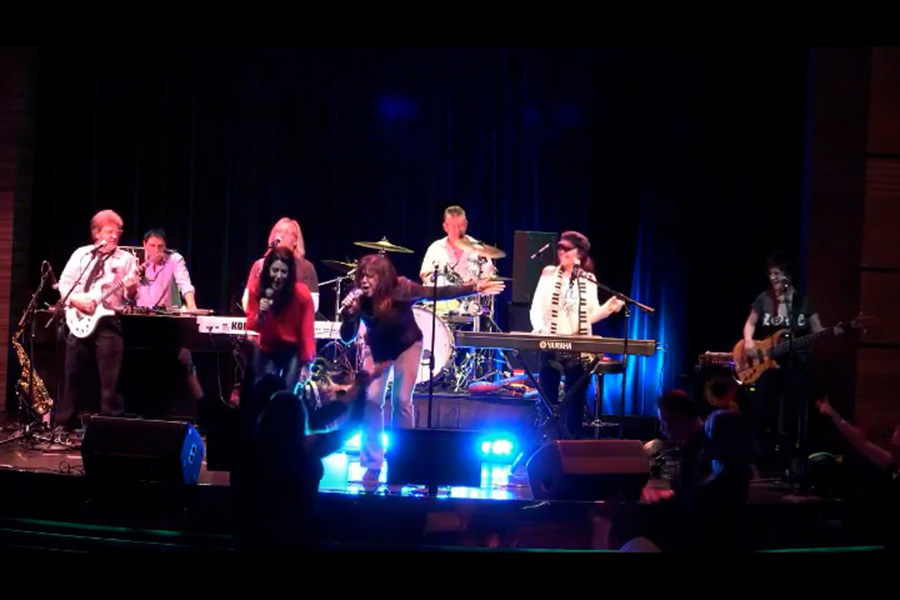 ID-5247932000105462059-SignUpAndSingLiveKaraoke2Still004.jpg-900×600-1