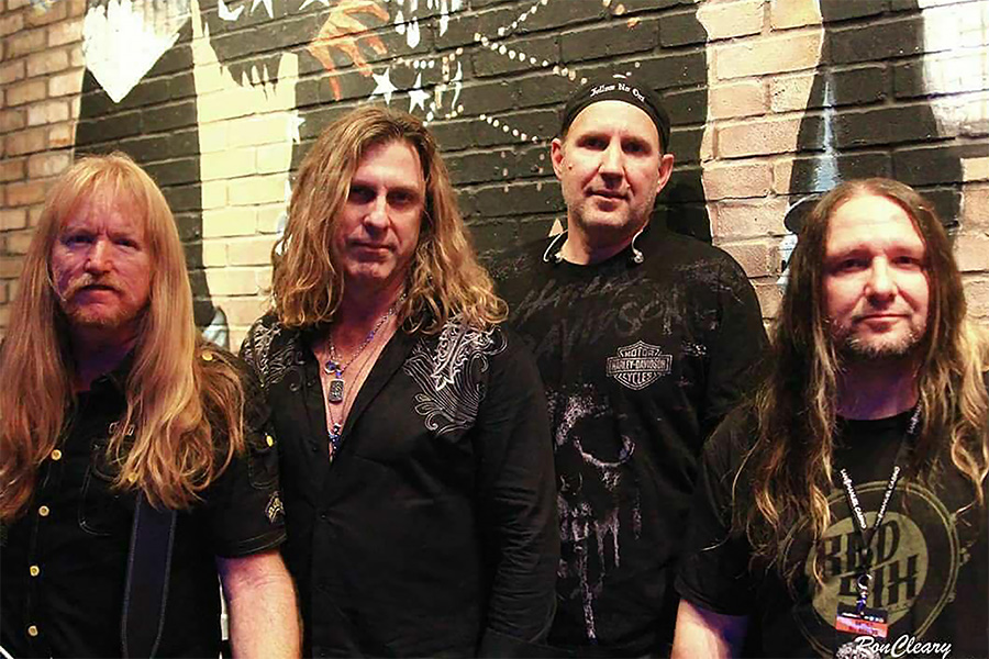 ID-5247932000083813001-MonstersOfRock01-900×600-1