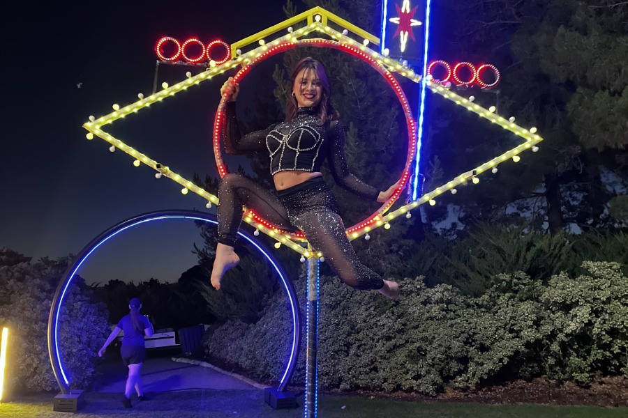 ID-5247932000129304828-Las-Vegas-Neon-Cirque