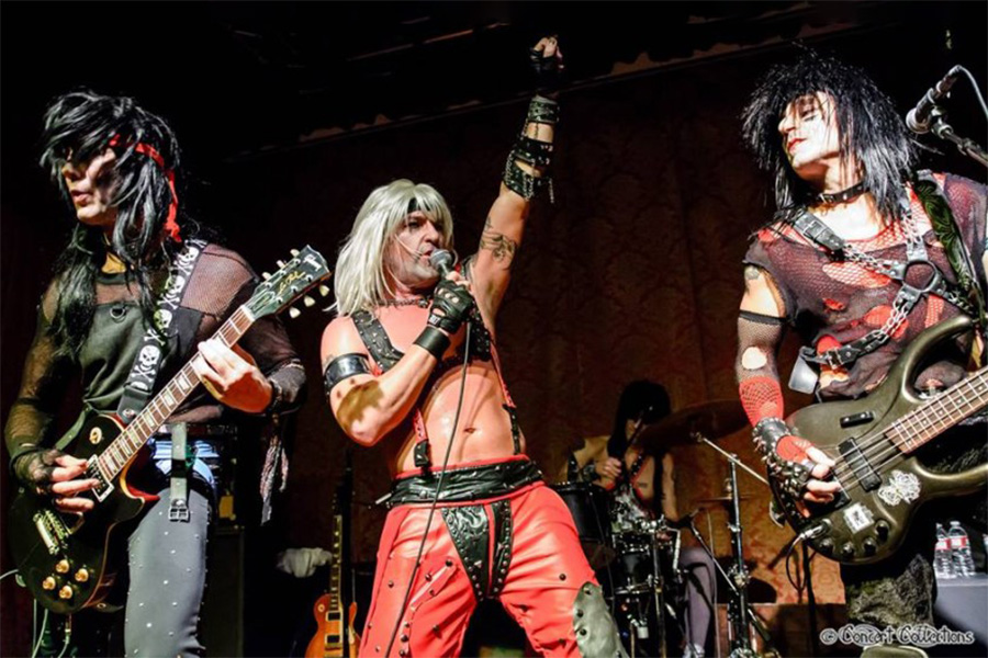 ID-5247932000083022006-Motley.2.11-900×600-1