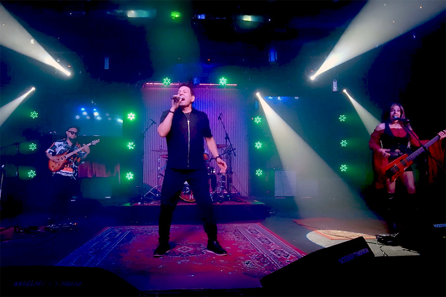 ID-5247932000126358003-JetSetStill013-900×600-1