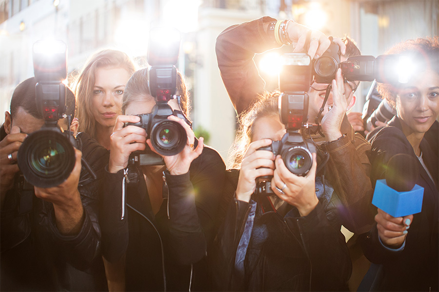 ID-5247932000104831077-FauxPaparazzi357310249-900×600-2
