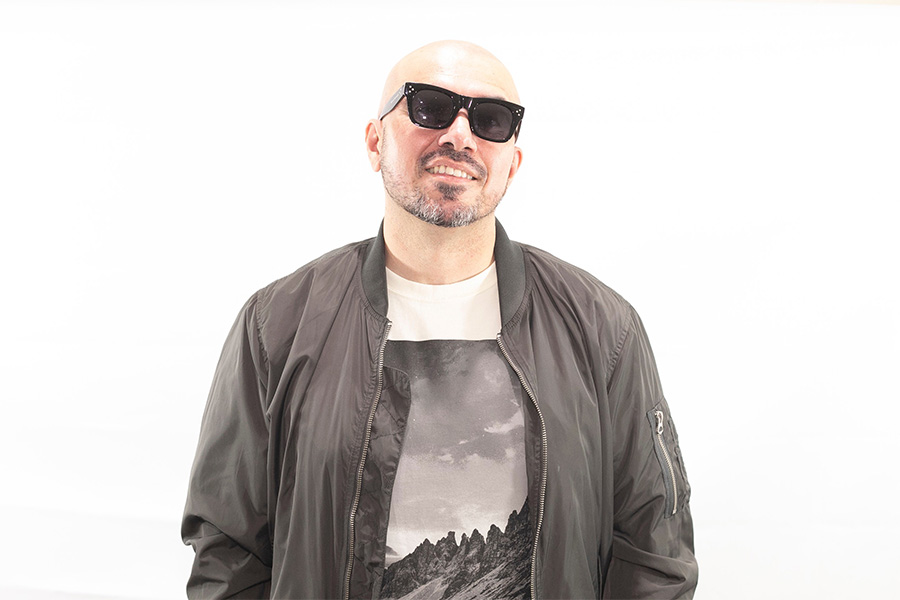 ID-5247932000138247108-Lenny-G-01-900X600