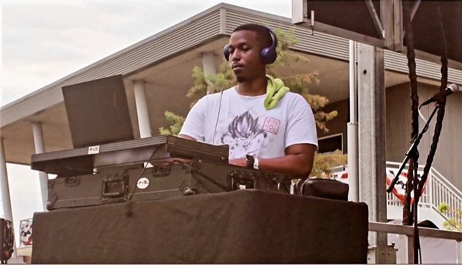 ID-5247932000144859352-DJ-Groove01