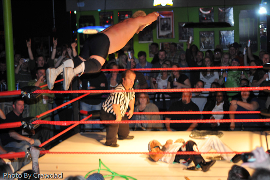 ID-5247932000101846001-Exteme-Midget-Wrestling900x600-1